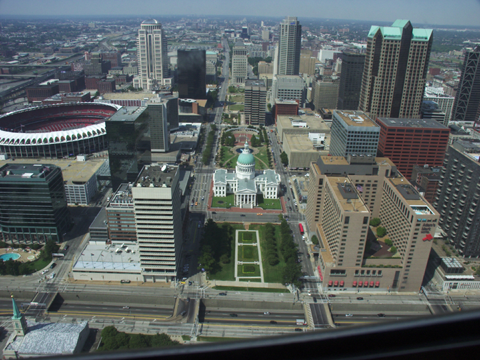 35 - MO - St. Louis from the Arch