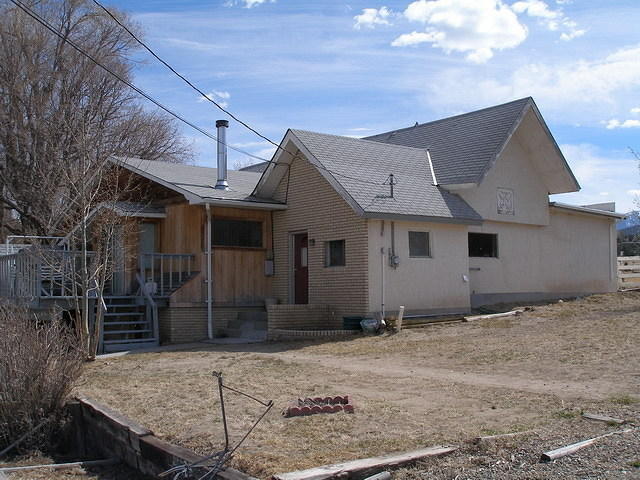 2007-03-18 Life at the farmhouse, Salida 01
