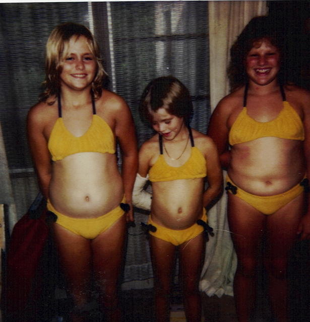 1983-Melissa Cathy and friend in bathing suits